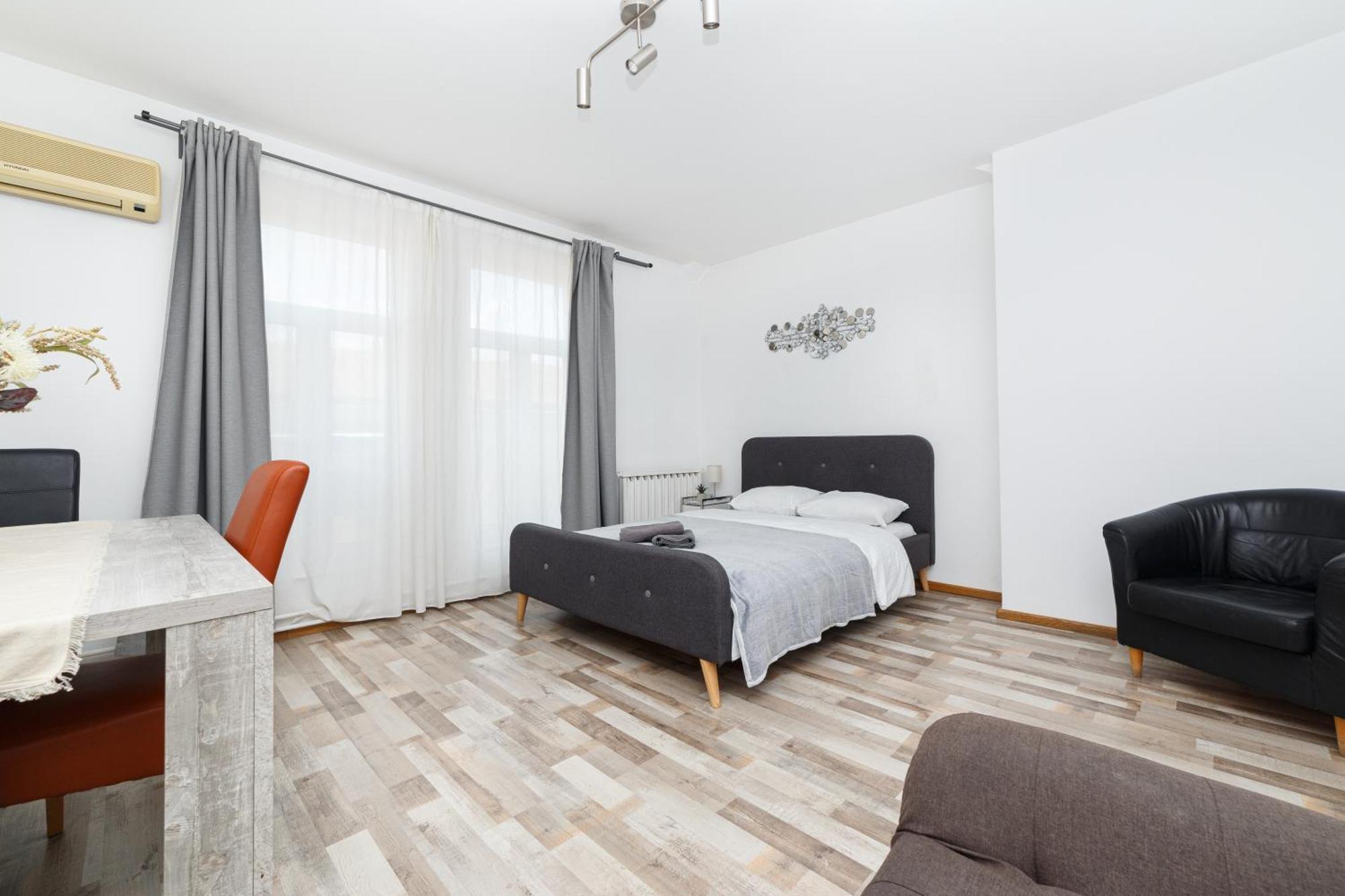 Color Apartments Blanari Street Bükreş Dış mekan fotoğraf