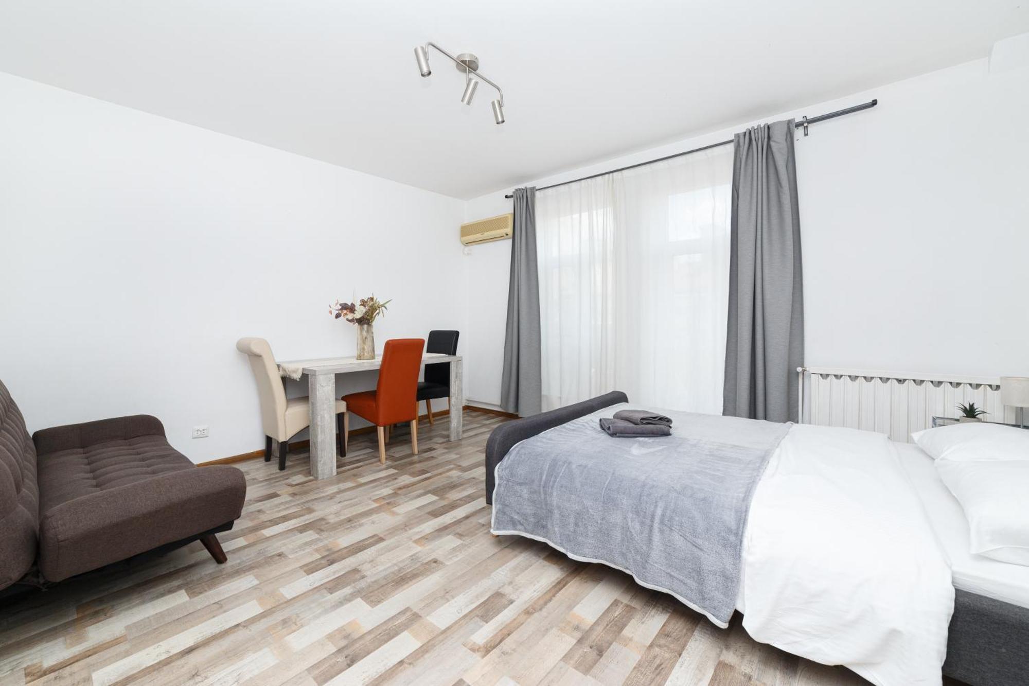 Color Apartments Blanari Street Bükreş Dış mekan fotoğraf